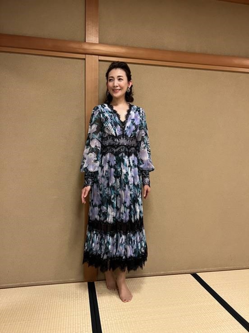 くらい TADASHI SHOJI - Tadashi Shoji タダシショージ アイボリー花柄ボタニカルワンピース2の できるワン