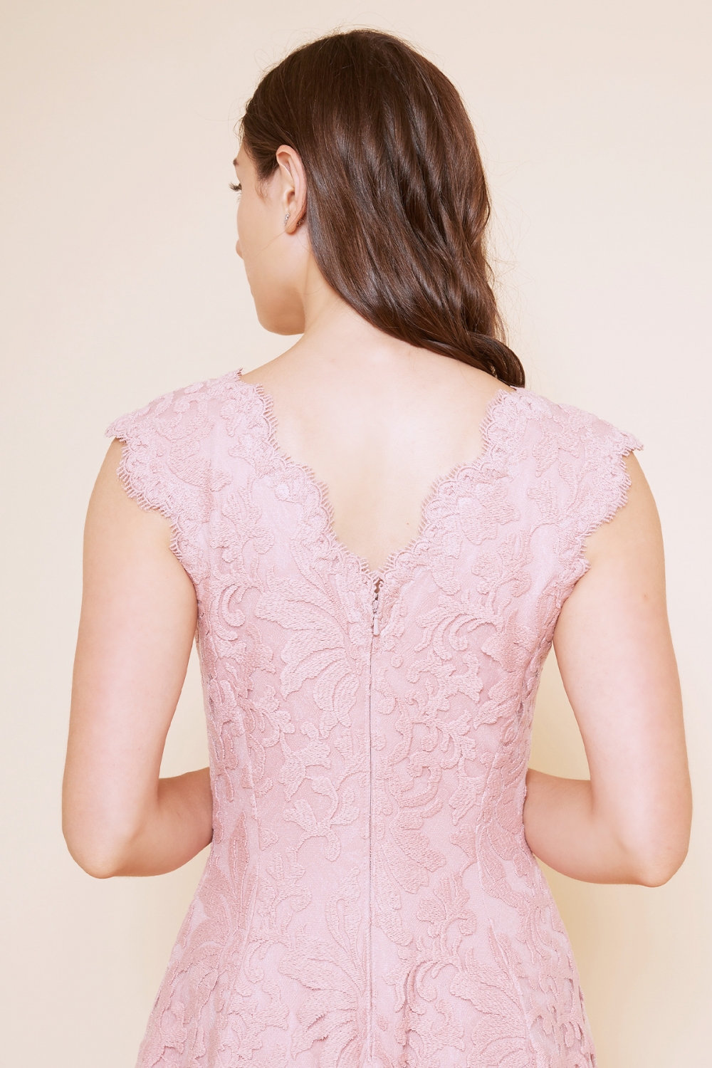 ピンク 刺繍レース Vネック フィット＆フレアドレス｜TADASHI SHOJI 