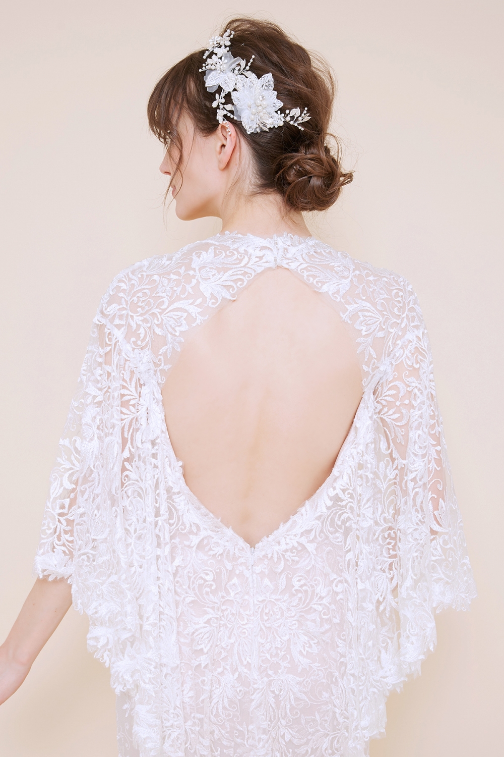 ボタニカルレース オープンバック ケープドレス｜TADASHI SHOJI 
