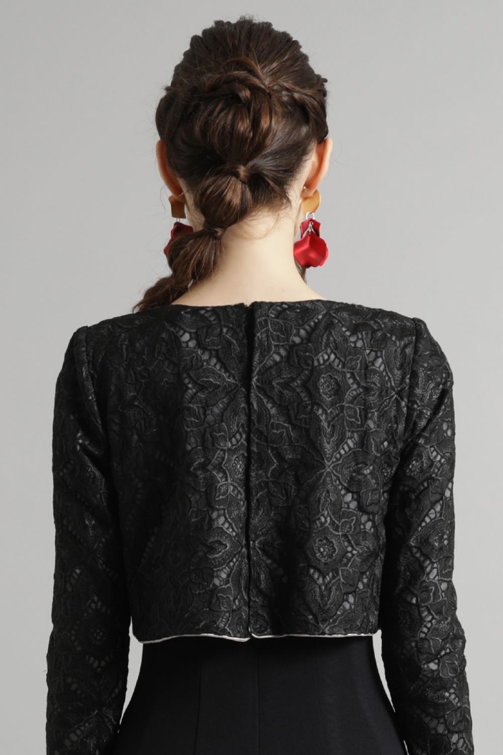 ビジュー付き黒フレアスリーブドレス ブラック ロングスリーブ オールマイティー フィット＆フレアー