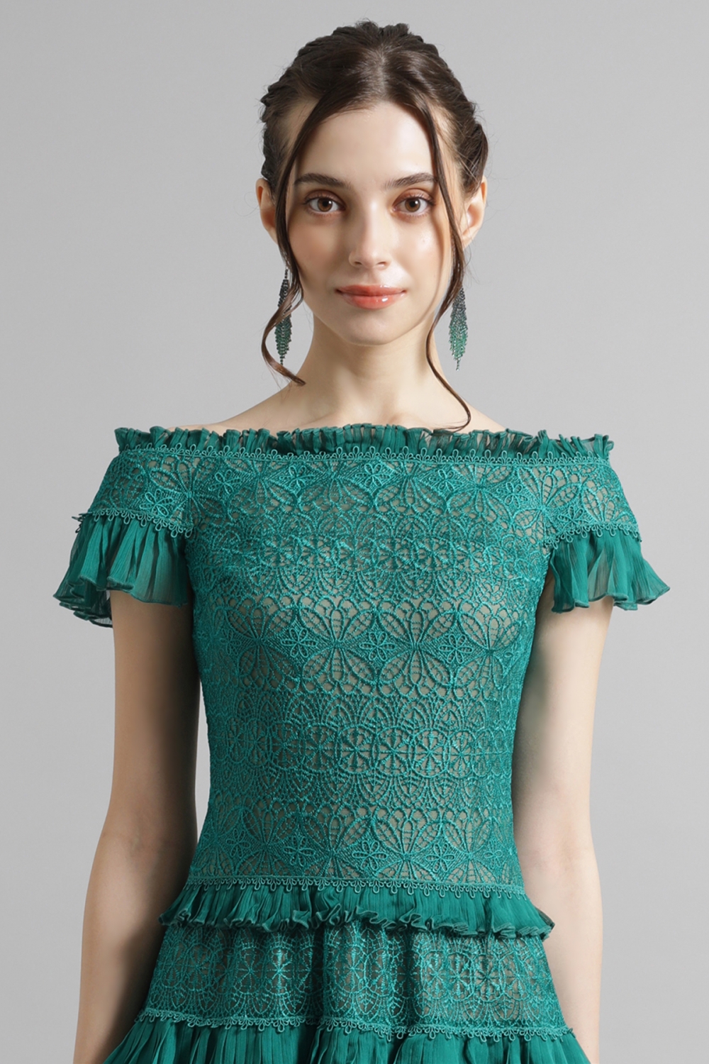 グリーン フリルオフショルダー ティアードミモレ丈ドレス