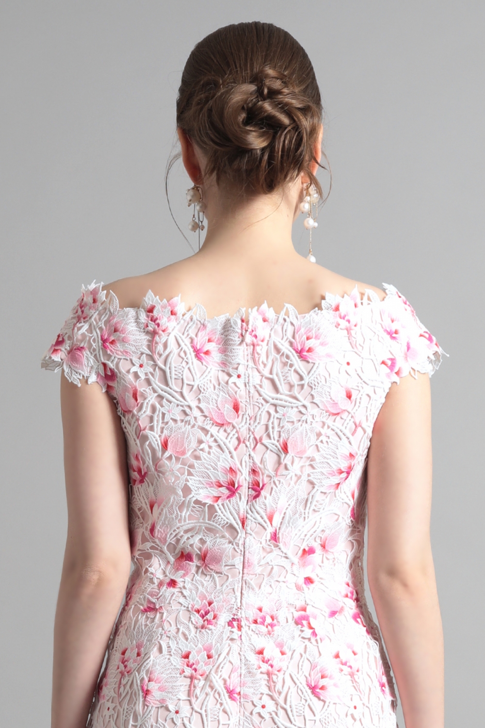 ホワイトピンク Vネックタイトミディアムドレス｜TADASHI SHOJI