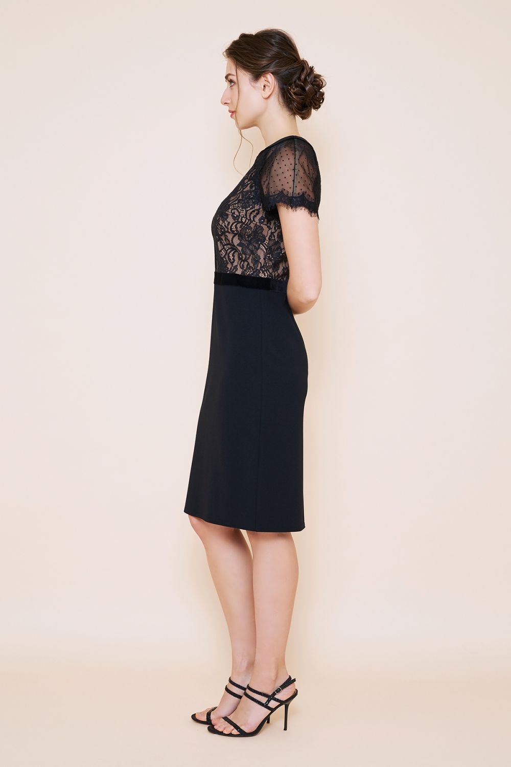 ブラック 半袖ドットチュール タイトミディアムドレス