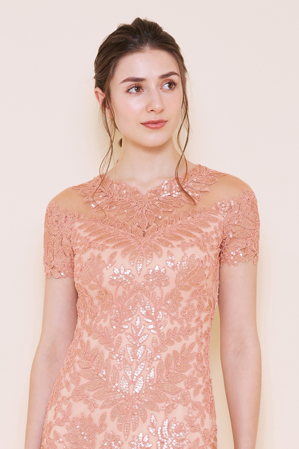 ピンク　コード刺繍スパンコール　ミディアムドレス