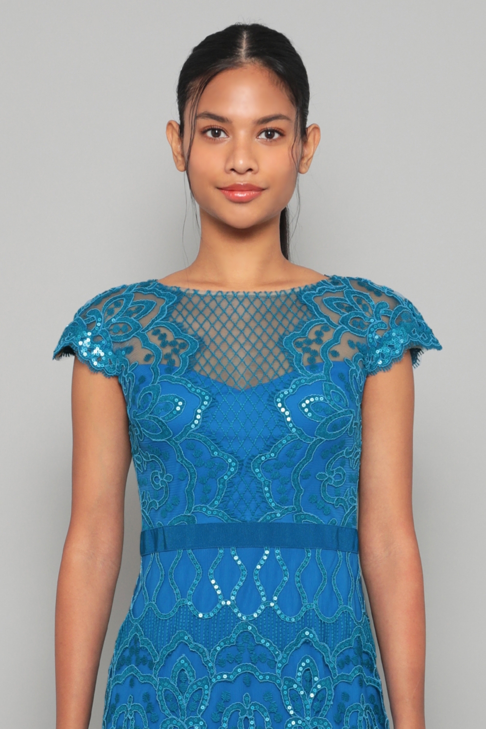 ブルー キャップスリーブ スパンコール刺繍ミディアムドレス