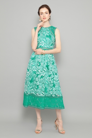 グリーン×ホワイト ノースリーブ フラワー刺繍 ミモレ丈ドレス