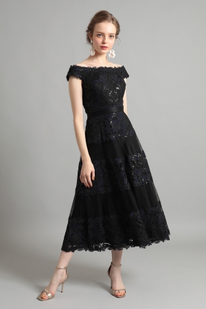 【リクエスト受付のみ】ブラック　オフショルダー　スパンコール＆ボタニカルレース　ミモレ丈ドレス