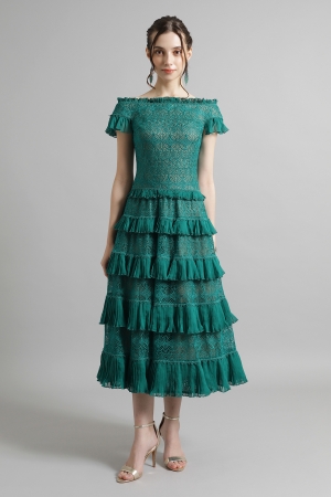 グリーン フリルオフショルダー ティアードミモレ丈ドレス