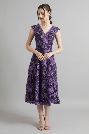 【リクエスト受付のみ】パープル　Vネック　フローラル刺繍ミモレ丈ドレス