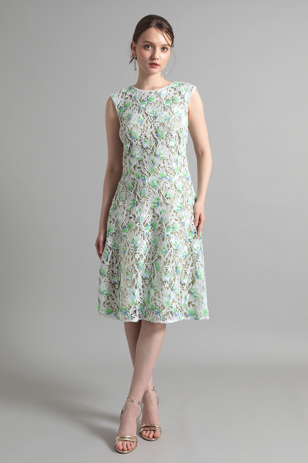 アイボリーグリーン フラワーモチーフ ミディアムドレス