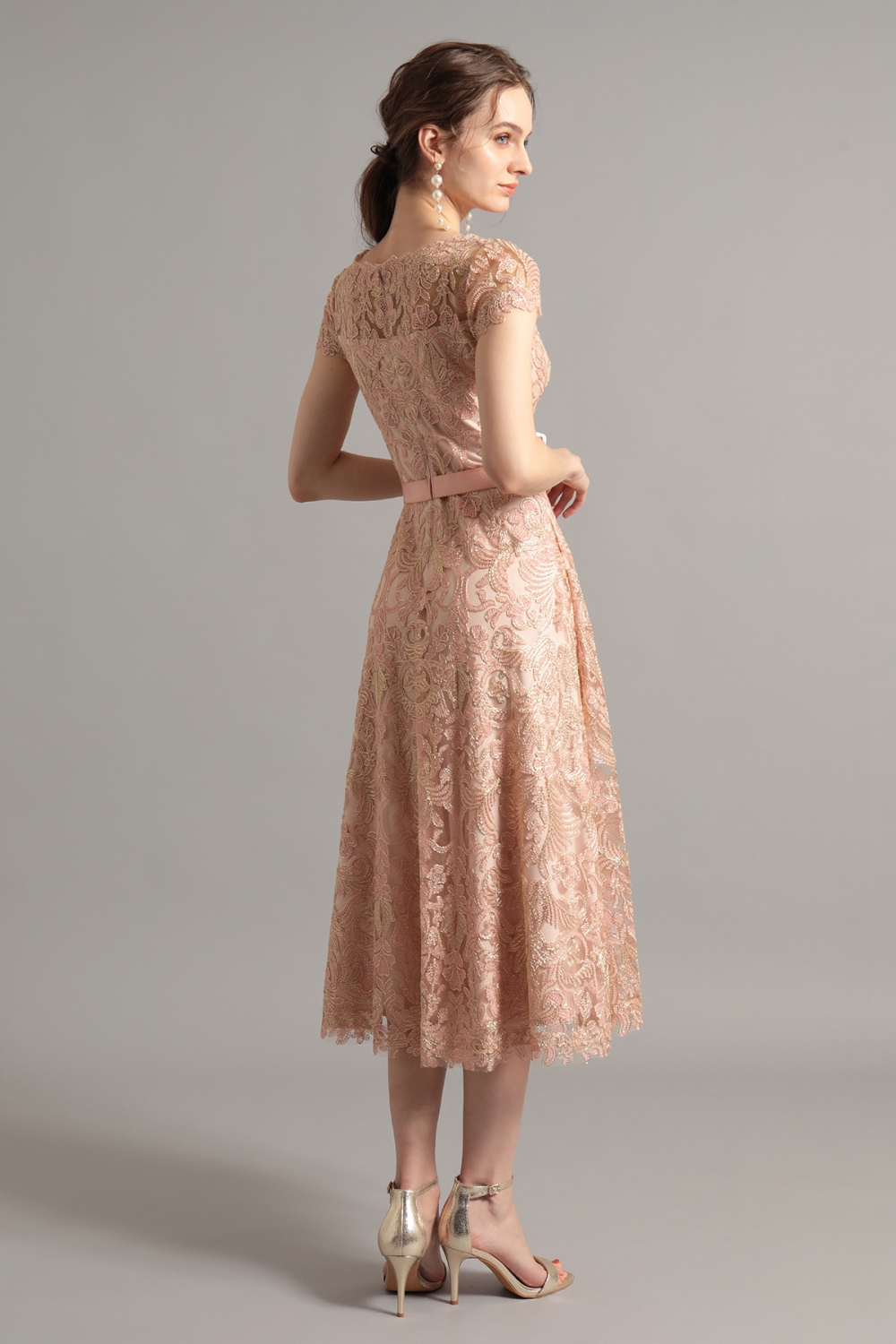ピンクゴールド　キャップスリーブ　スタンダードレース　ミモレ丈ドレス