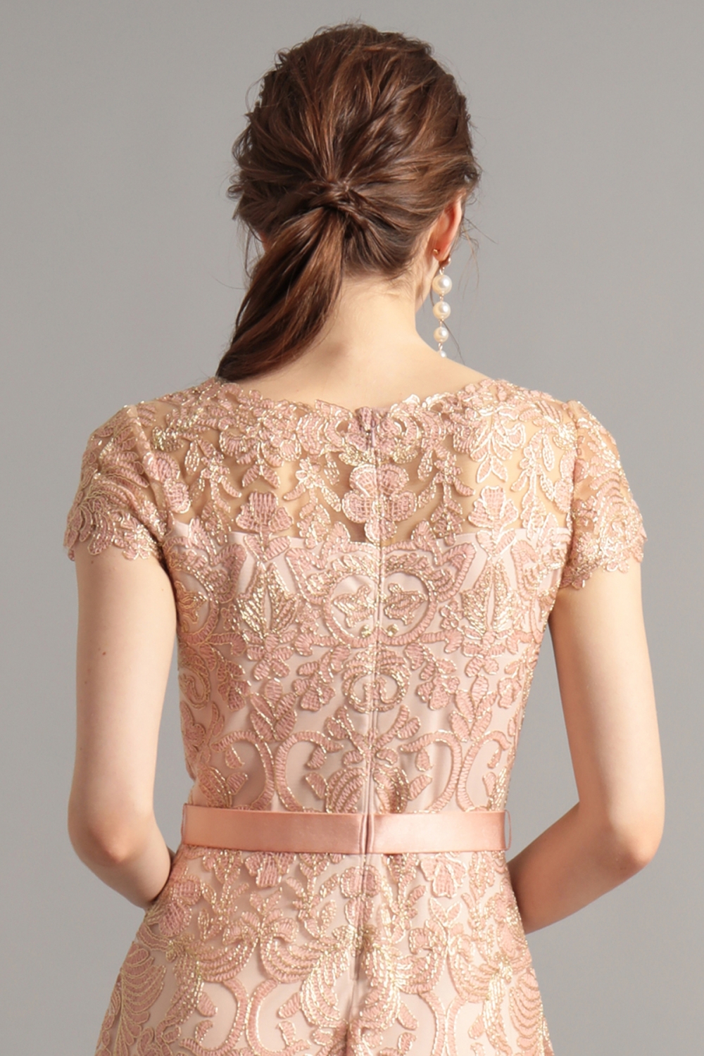 ピンクゴールド　キャップスリーブ　スタンダードレース　ミモレ丈ドレス