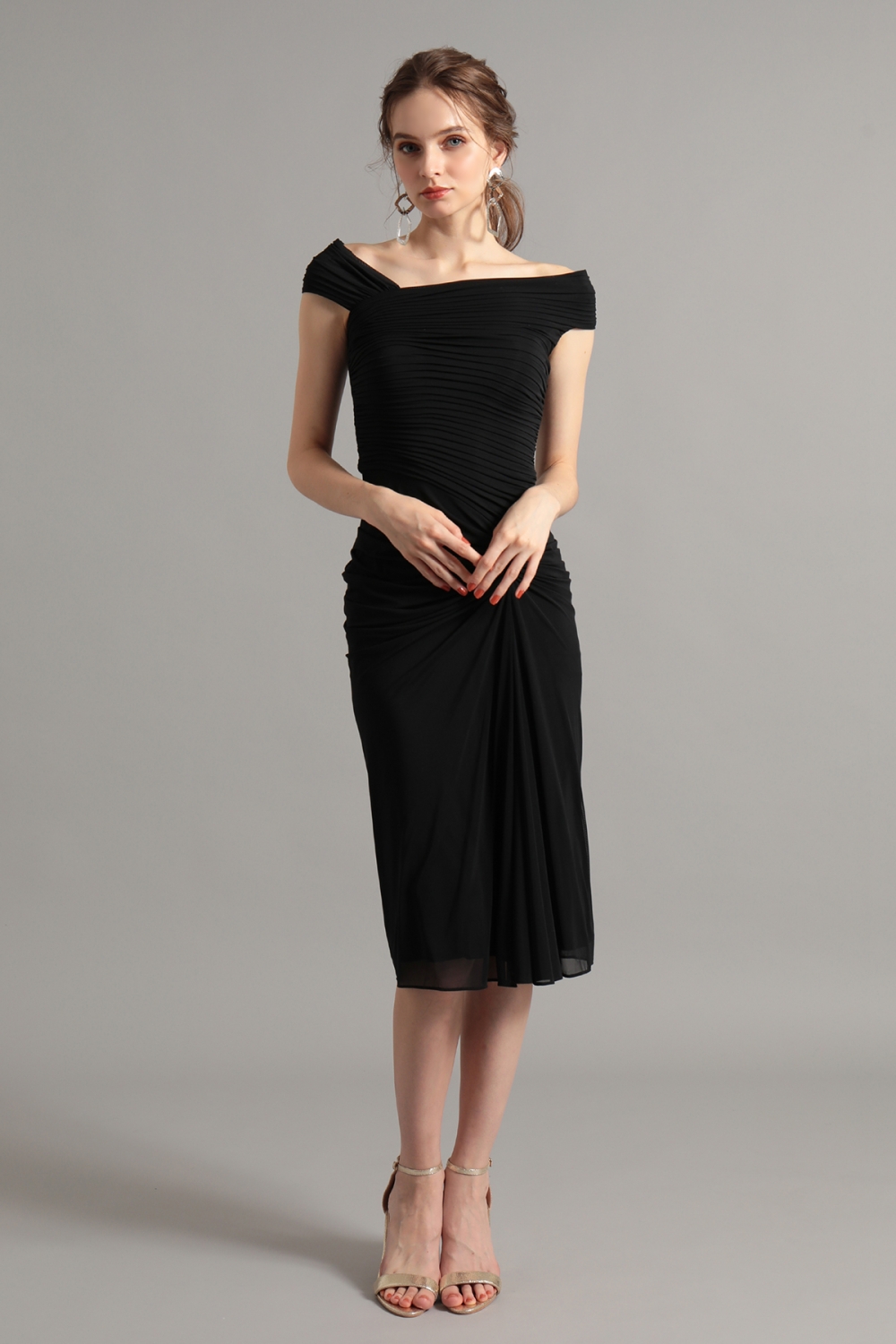 ブラック　メッシュオフショルダー　タイトドレス