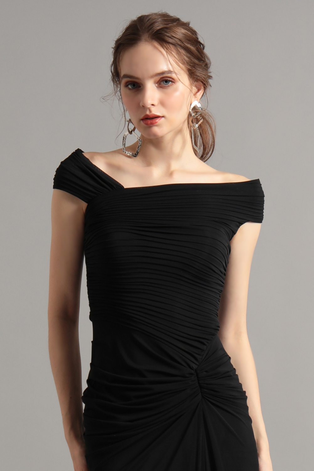 ブラック　メッシュオフショルダー　タイトドレス