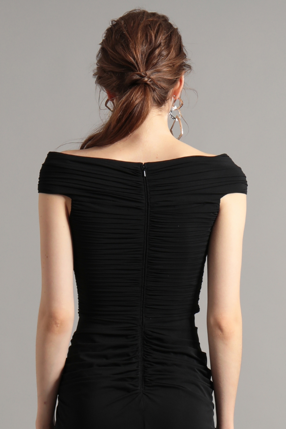 ブラック　メッシュオフショルダー　タイトドレス