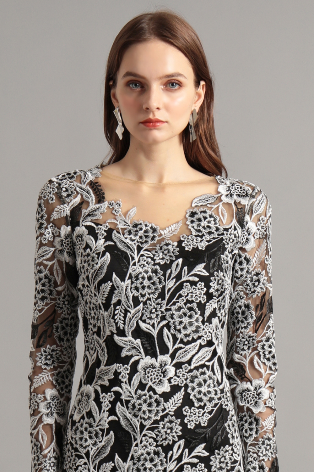 ブラック　ロングスリーブ　レースタイトドレス