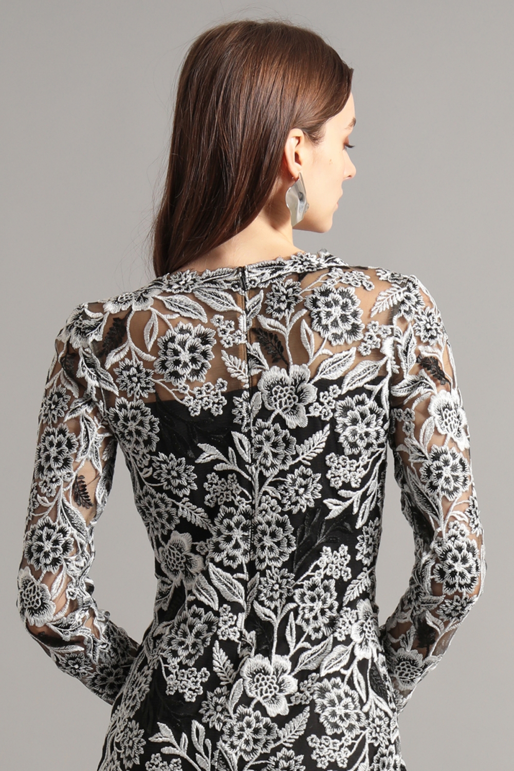 ブラック　ロングスリーブ　レースタイトドレス