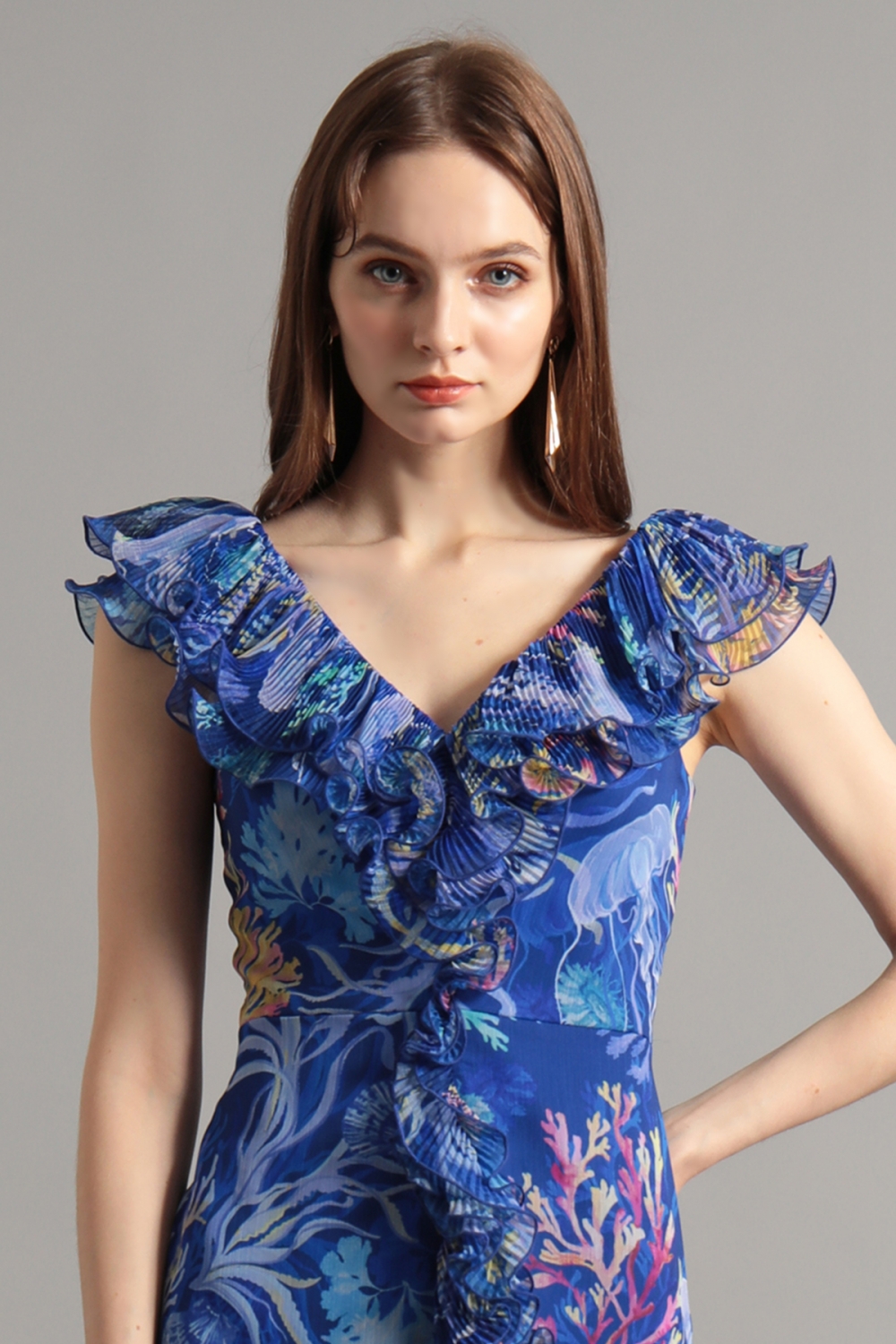 ブルー Vネック　ラッフルフリル　プリントドレス